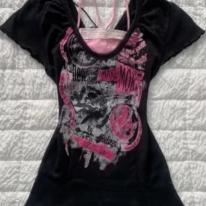 Gothic Hottie T-shirt Pink Femme Short sleeve Streetwear Hip Hop Retro Clothes Women T shirts Graphic Tee Y2k Aesthetic Crop Top